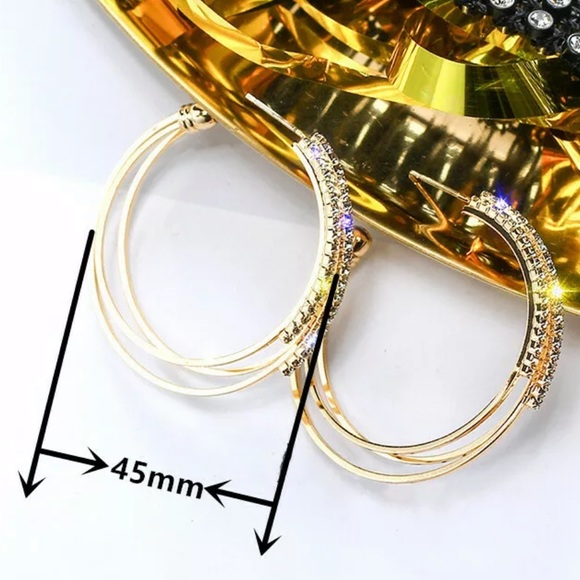 New Gorgeous 18K Gold Diamond Hoop Earrings - Picture 6 of 7